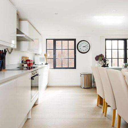 Stylish City Centre Apartment With Sauna Chichester Dış mekan fotoğraf