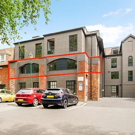 Stylish City Centre Apartment With Sauna Chichester Dış mekan fotoğraf