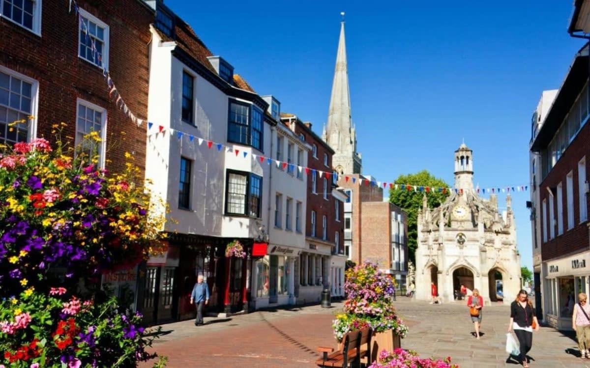 Stylish City Centre Apartment With Sauna Chichester Dış mekan fotoğraf