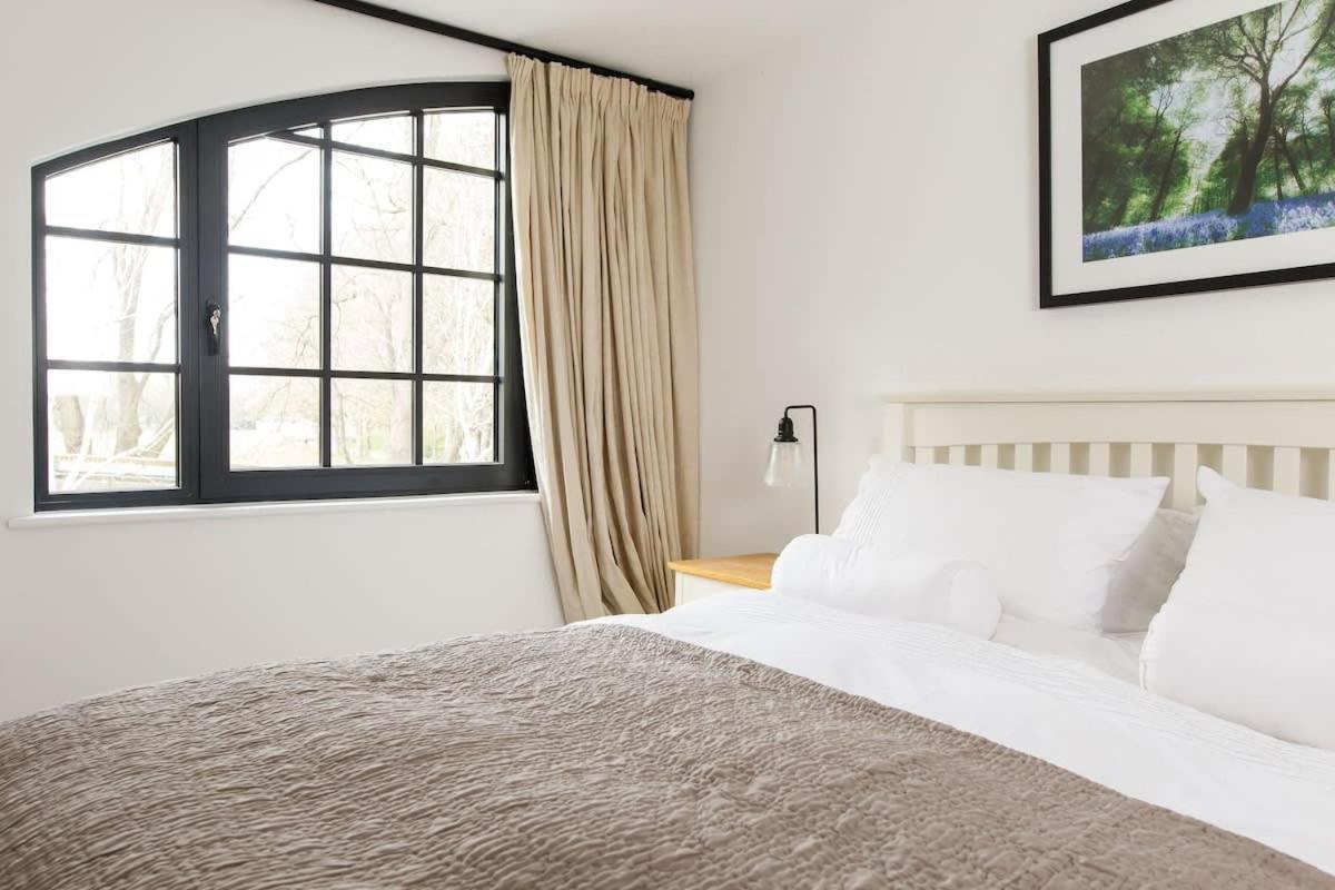 Stylish City Centre Apartment With Sauna Chichester Dış mekan fotoğraf