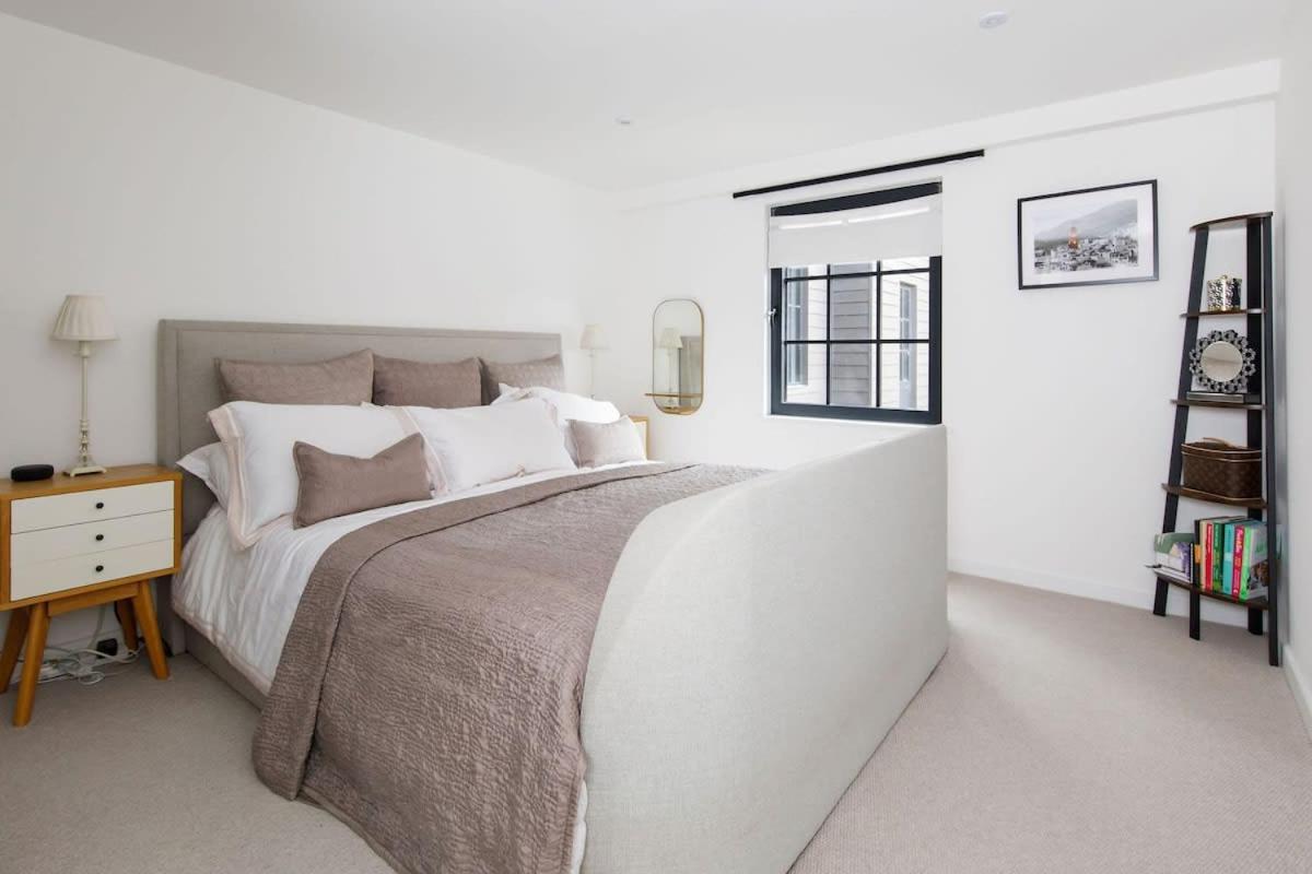 Stylish City Centre Apartment With Sauna Chichester Dış mekan fotoğraf