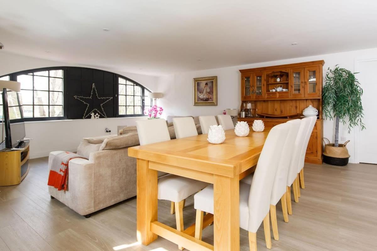 Stylish City Centre Apartment With Sauna Chichester Dış mekan fotoğraf