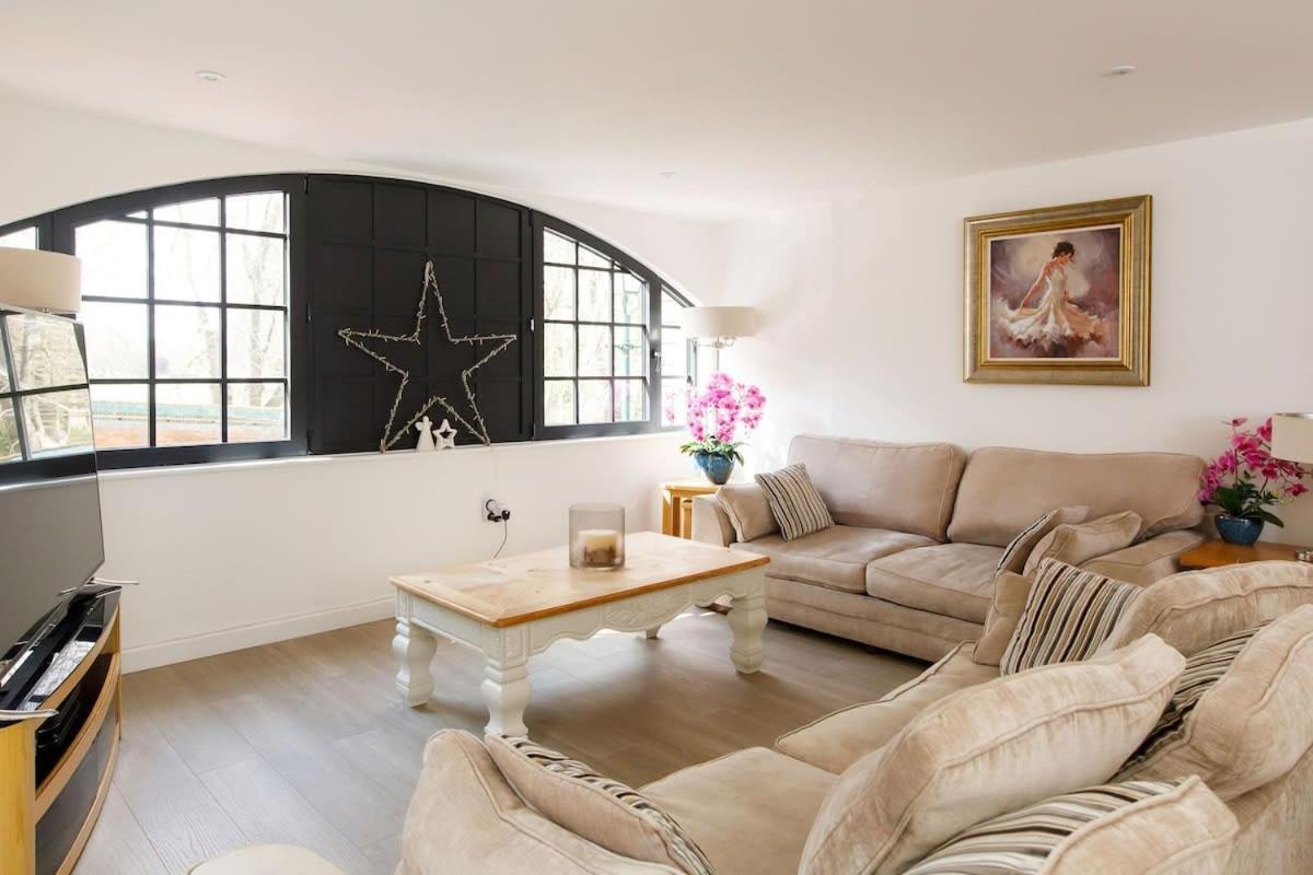Stylish City Centre Apartment With Sauna Chichester Dış mekan fotoğraf