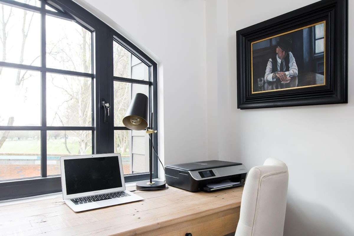 Stylish City Centre Apartment With Sauna Chichester Dış mekan fotoğraf
