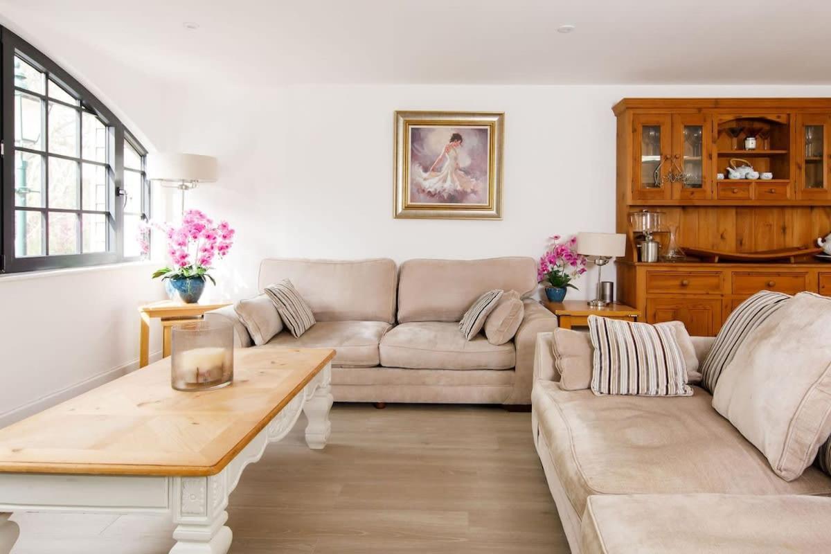 Stylish City Centre Apartment With Sauna Chichester Dış mekan fotoğraf