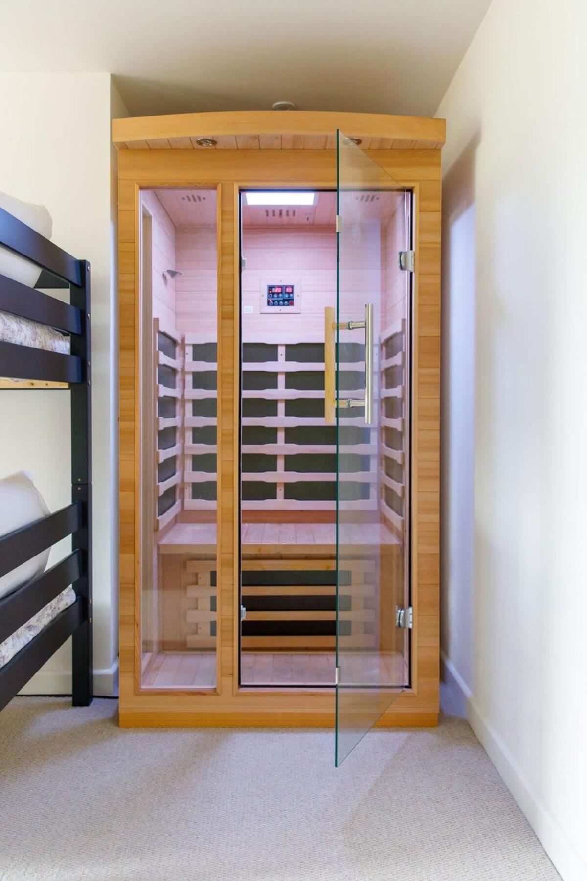 Stylish City Centre Apartment With Sauna Chichester Dış mekan fotoğraf